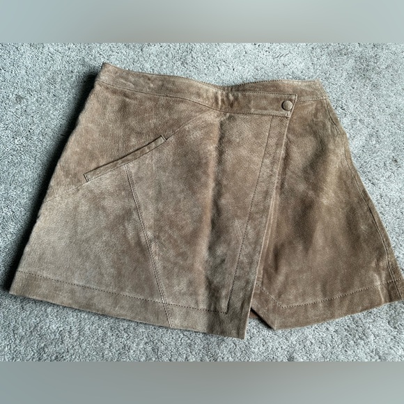 NWT BLANKNYC SUEDE MINI SKIRT SIZE 30 GENUINE LEATHER - Picture 2 of 8